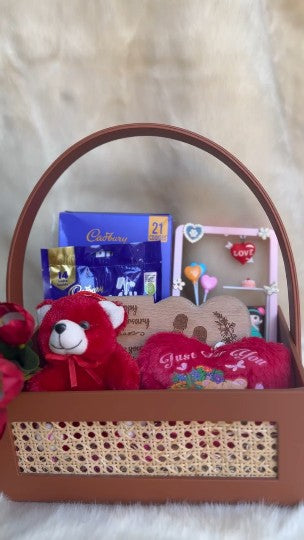 Premium Chocolate Gift Hamper – Assorted Chocolates | Perfect for Gifting 🎁